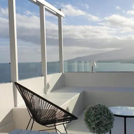 Home2book Luxury Panoramic Sea Views شقة *